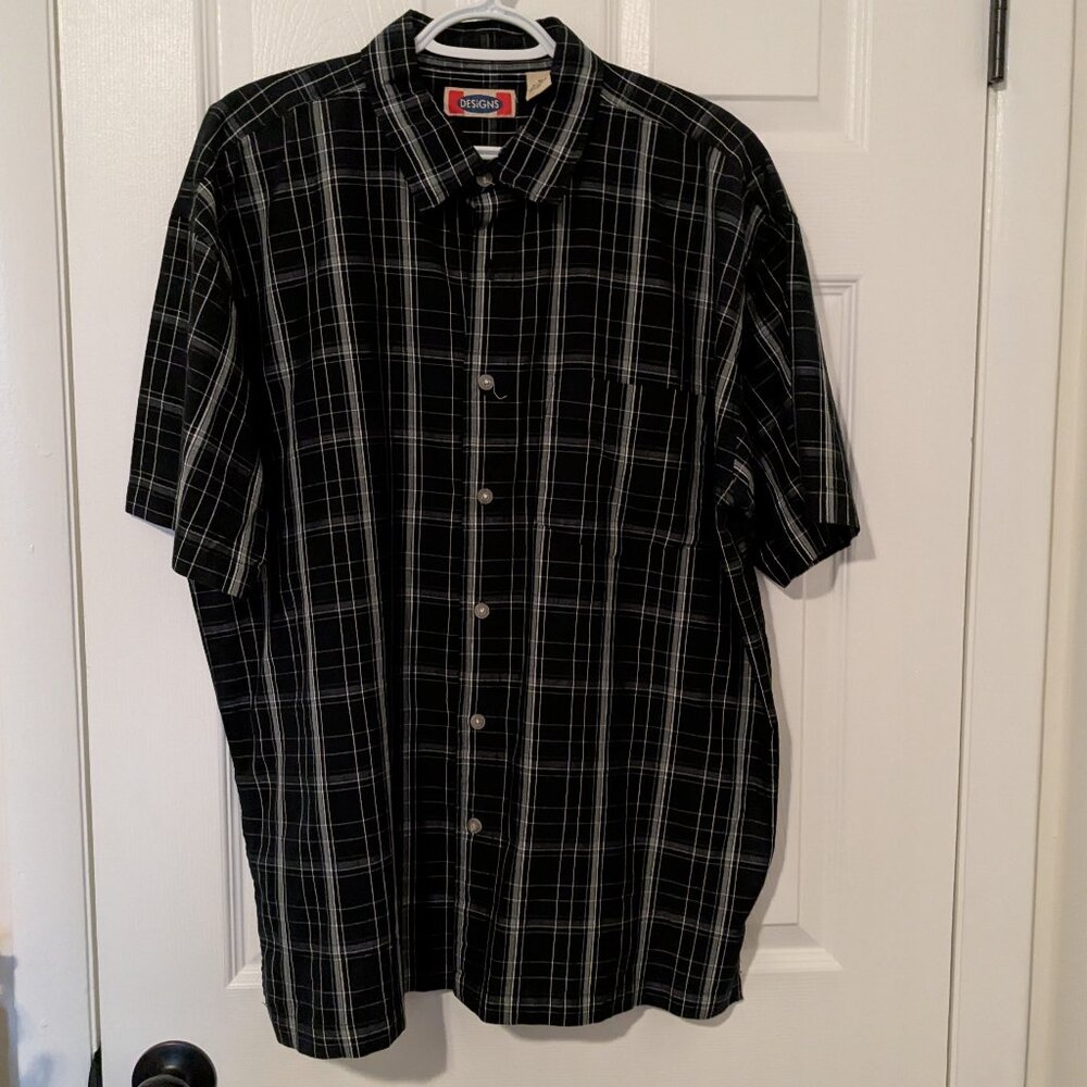 Designs short sleeve button down plaid shirt size XL